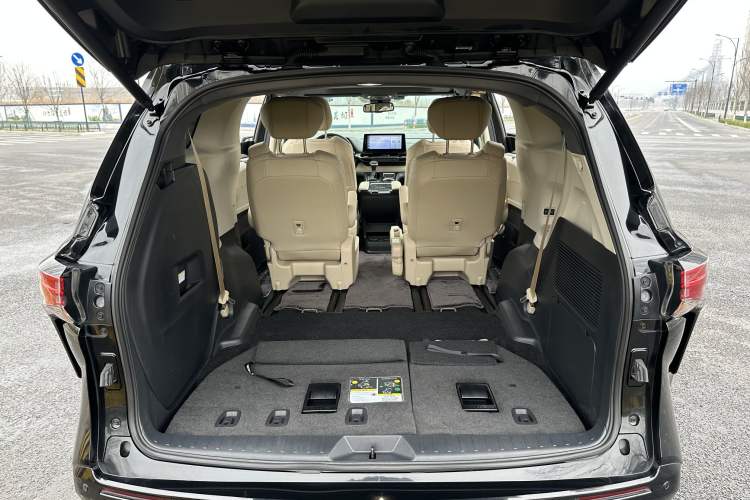 Used Toyota Sienna 2021 2.5L Hybrid Premium Edition