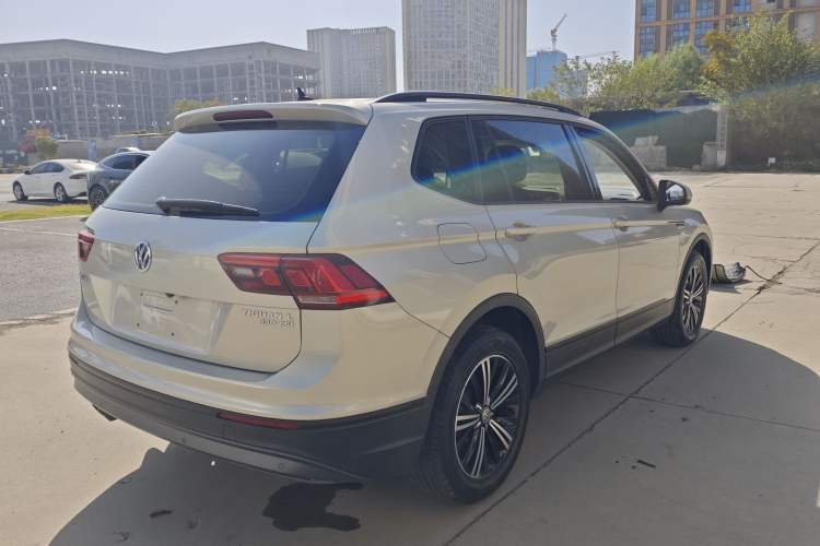 Used Volkswagen Tiguan L 2019 330TSI Automatic Two-Wheel Drive Luxury Edition China V Standard
