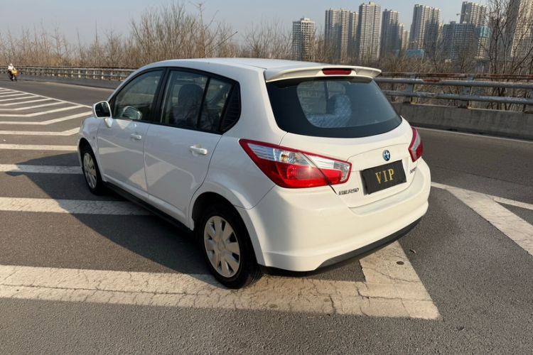 Used Venucia R50 2015 1.6L Manual Fashion Edition