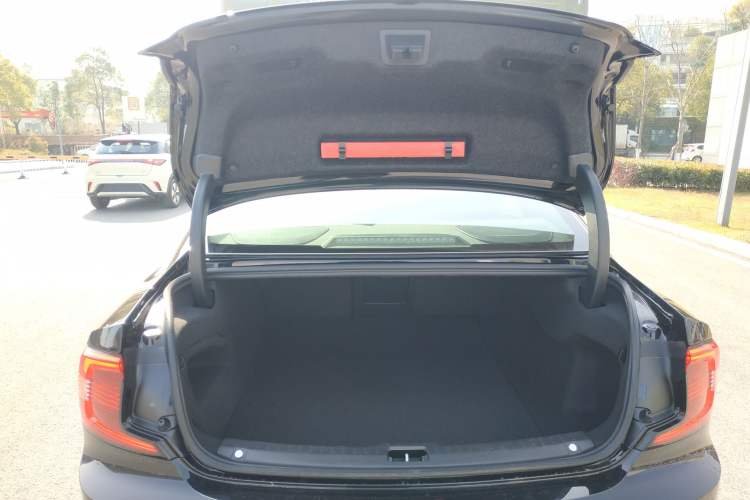 Used Volvo S90 2025 B5 Zhiyi Luxury Edition
