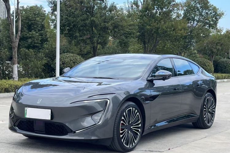 Used  12 2025 Ultra Extended-Range Edition
