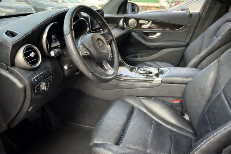 Used Mercedes-Benz GLC 2017 GLC 260 4MATIC Luxury Model
