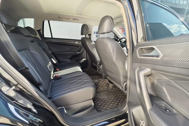 Used Volkswagen Tiguan L 2024 Outstanding Model 330TSI Automatic Two-Wheel Drive R-Line Dragon Glory Edition
