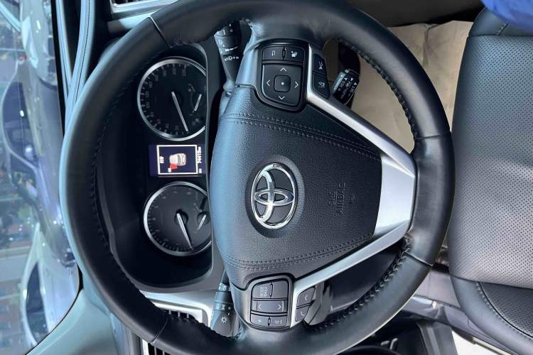 Used Toyota Highlander 2018 2.0T Four-Wheel Drive Luxury Version 7 Seats China VI Standard