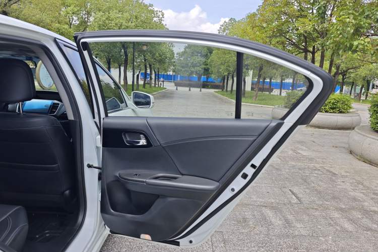 Used Honda Accord 2016 2.0L Luxury Edition
