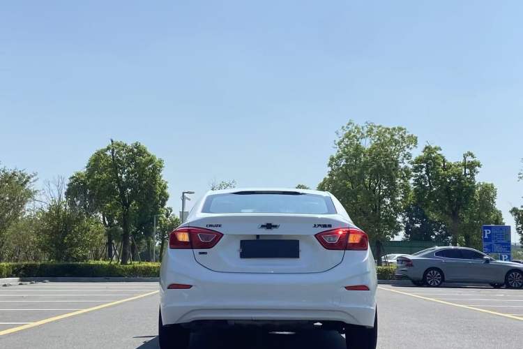 Used Chevrolet Cruze 2018 320 Automatic Pioneer Sunroof Edition
