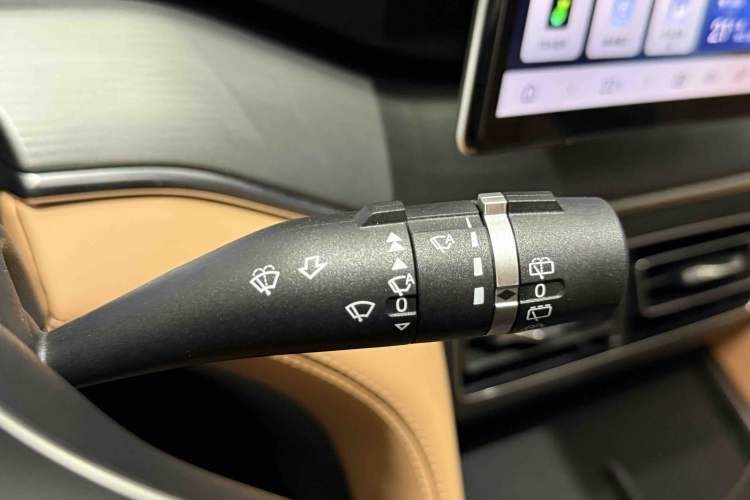 Used BYD Song L DM-i 2024 112 km Leading Edition
