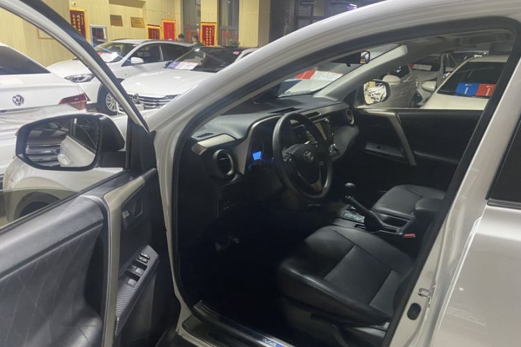 Used Toyota RAV4 2015 2.0L CVT Two-Wheel Drive Fashion Edition
