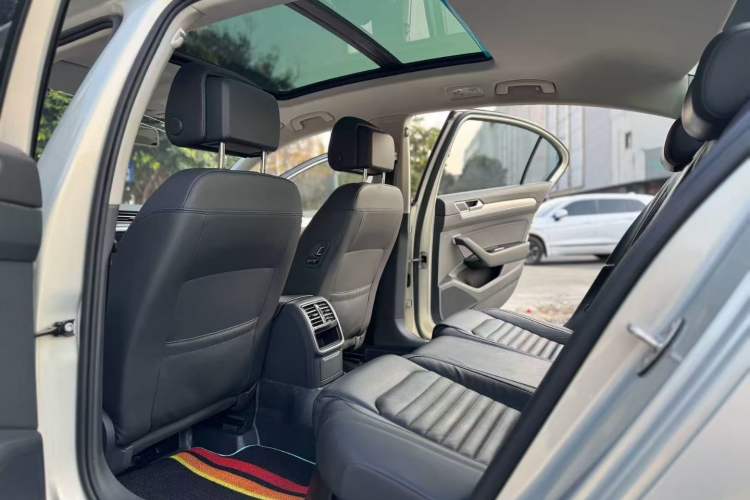 Used Volkswagen Magotan 2017 330TSI DSG Leading Model
