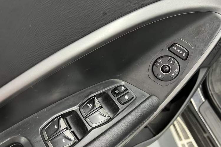 Used Hyundai Santa Fe 2013 2.4L Automatic Two-Wheel Drive Smart Version
