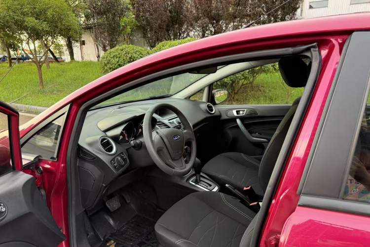 Used Ford Fiesta 2013 Hatchback 1.5L Automatic Fashion Edition
