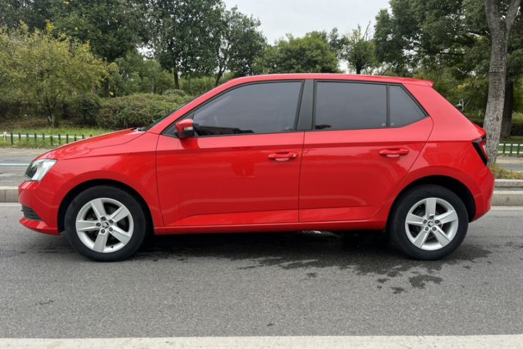 Used Skoda Fabia 2017 1.4L Automatic Car Enjoy Edition
