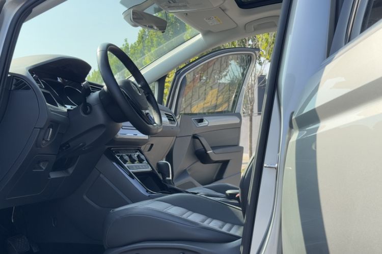 Used Volkswagen Touran 2016 Volkswagen Touran L 330TSI DSG Luxury Edition