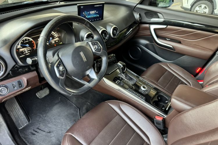 Used Wey VV7 2017 2.0T Ultra-Luxury Version
