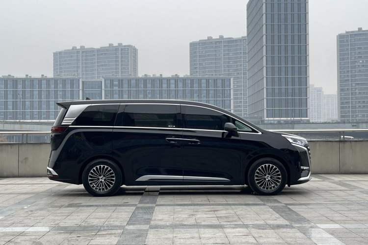 Used Denza D9 2022 DM-i 970 Four-Wheel Drive Prestige Model
