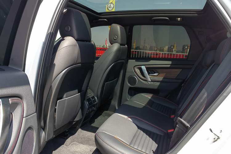 Used Land Rover Discovery Sport 2022 Revised Version 2 249 PS R-Dynamic SE Performance Tech Edition 5 Seats
