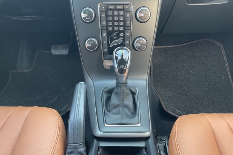 Used Volvo V40 2017 T3 Smart Edition