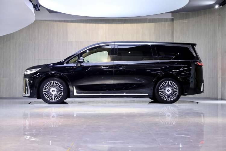 Used VOYAH Dream 2025 PHEV Four-Wheel-Drive Flagship Kunpeng Edition
