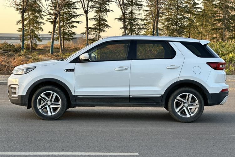 Used Changan CS55 2019 1.5T Manual Colorful Model China VI Standard
