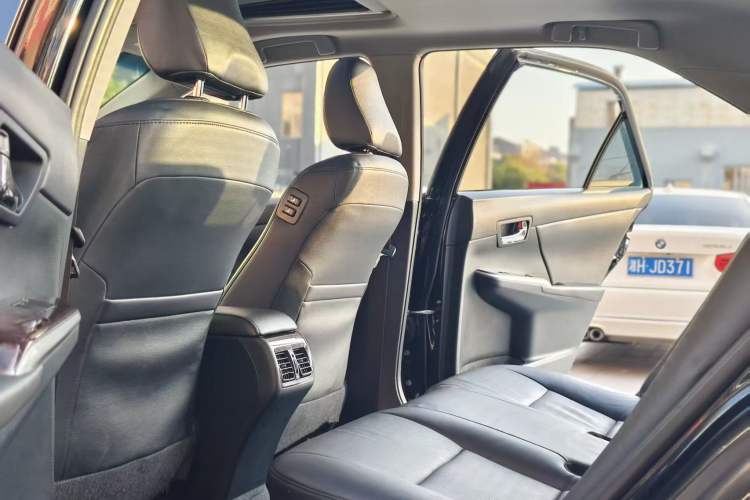 Used Toyota Camry 2015 2.0G Premier Edition
