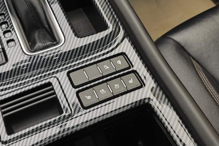 Used GAC Trumpchi GS8 2017 320T Two-Wheel Drive Luxury Smart Connectivity Version (7 Seats)
