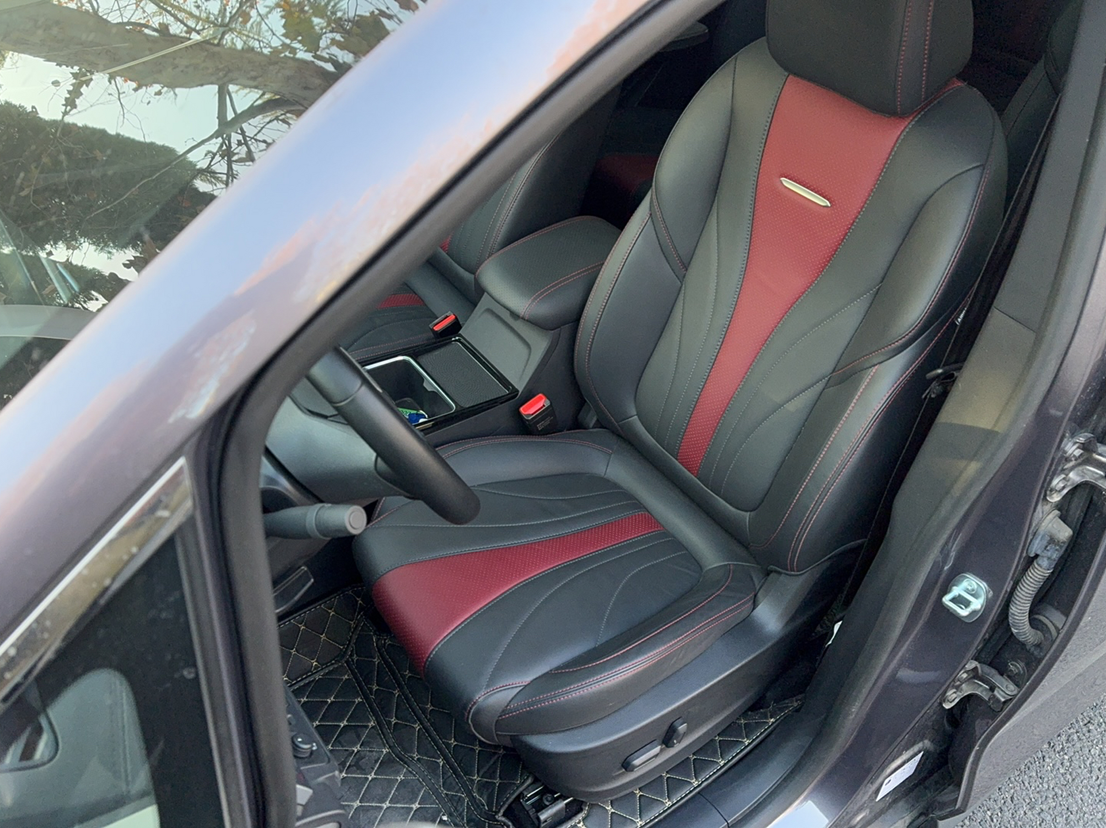 Переднее сиденье в автомобиле