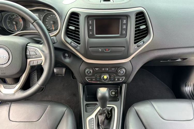 Used  Cherokee 2016 2.4L Leading Edition
