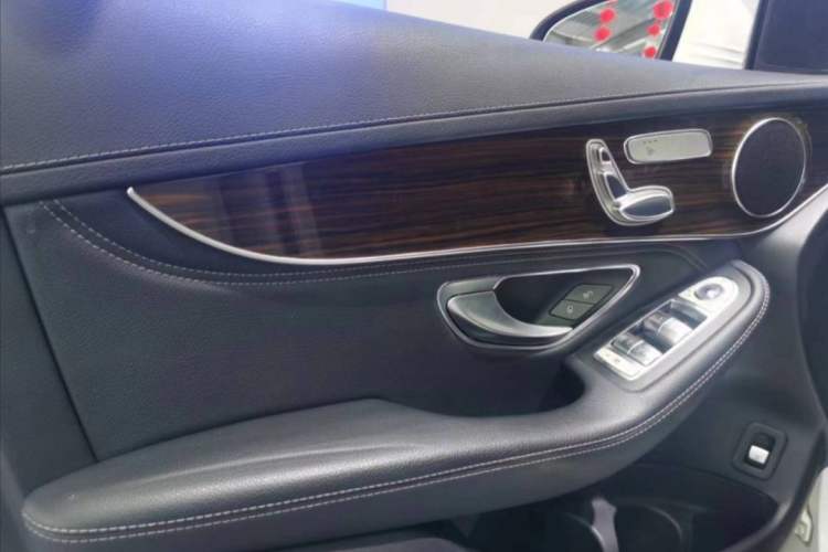 Used Mercedes-Benz GLC 2018 GLC 260 4MATIC Luxury Model
