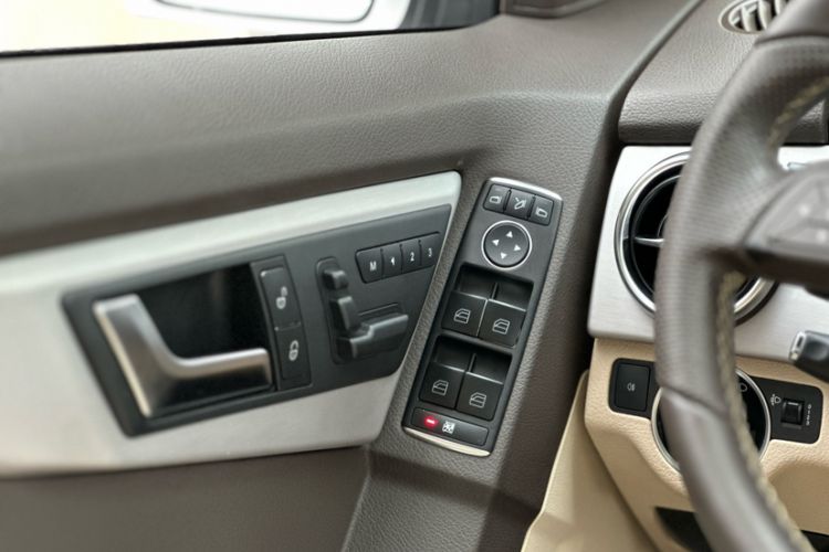 Used Mercedes-Benz GLK-Class 2013 GLK 300 4MATIC Dynamic Sunroof Model
