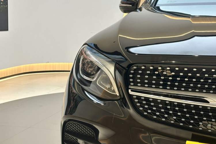 Used Mercedes-Benz GLC 2019 Facelift GLC 260 L 4MATIC Luxury Model
