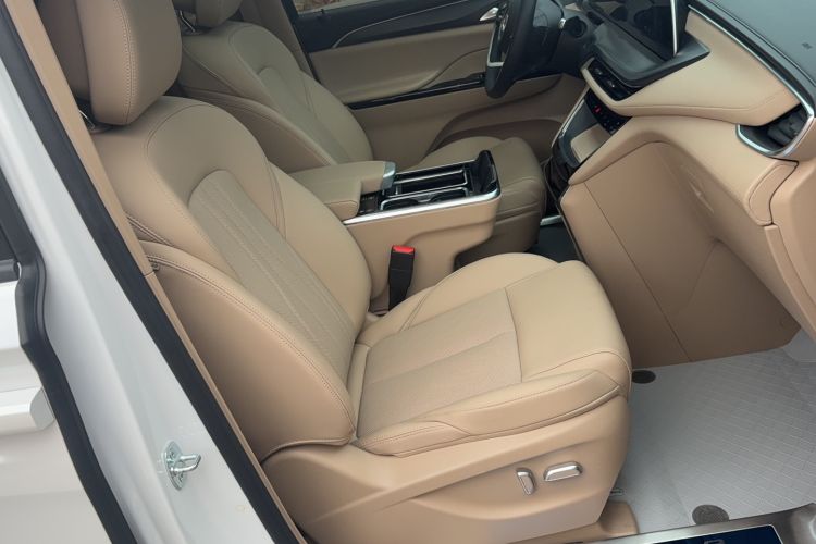 Used Buick GL8 New Energy 2025 Lu Shang Luxury Edition 7-Seater
