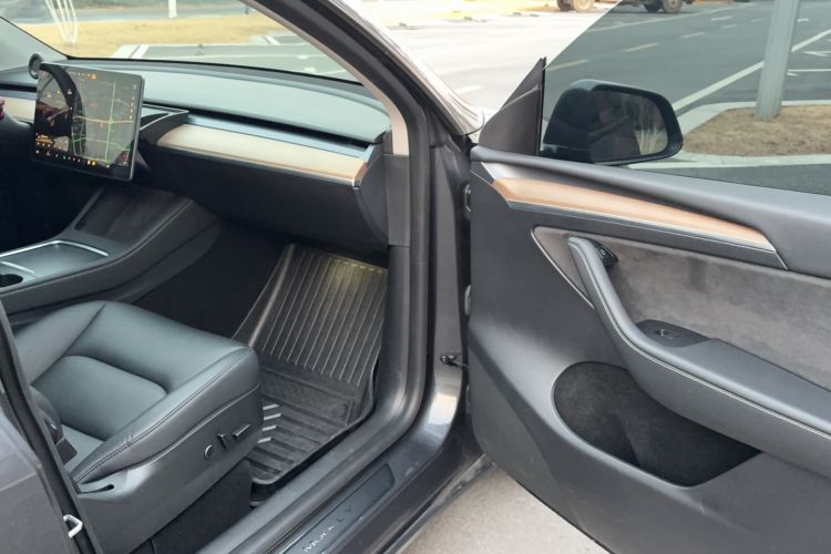 Used Tesla Model Y 2021 Long-Range All-Wheel-Drive Version
