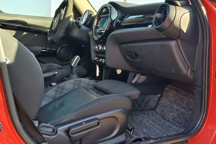 Used  MINI 2018 1.5T COOPER Classic Edition Five-Door Version