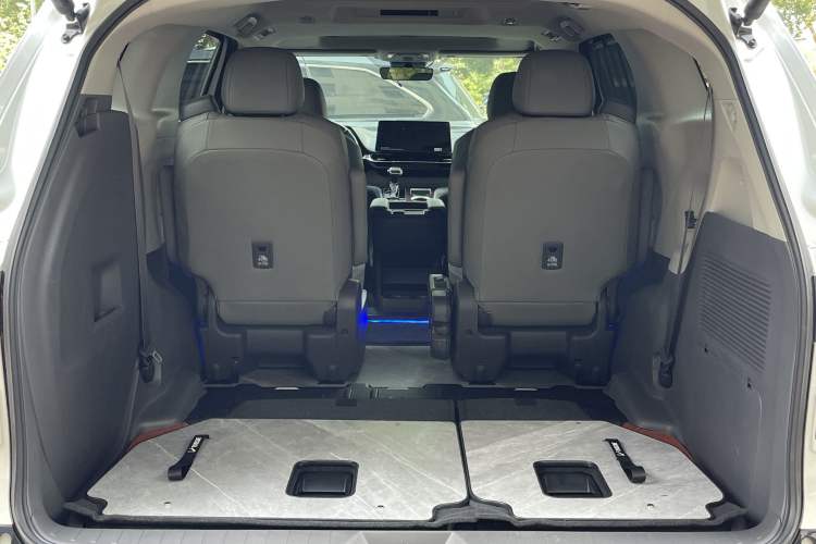 Used Toyota Granvia 2023 2.5L Hybrid Prestige PLUS Edition
