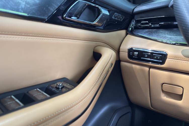 Used Lynk & Co 09 EM-P 2021 2.0T PHEV Halo Six-Seater
