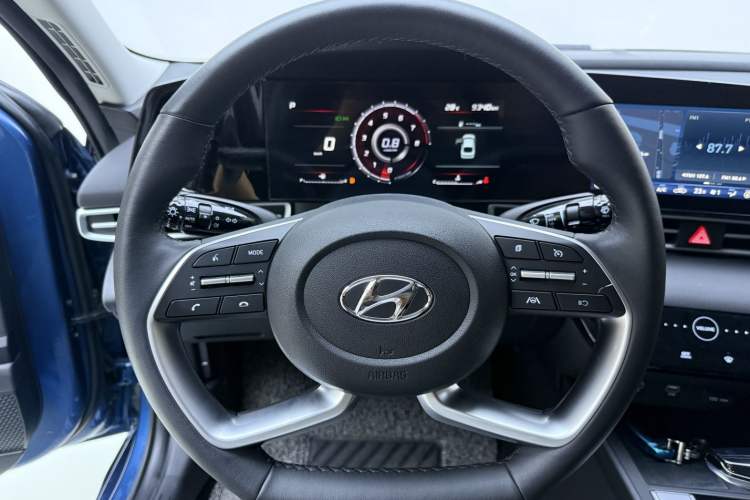 Used Hyundai Elantra 2022 1.5L CVT LUX Prestige Edition
