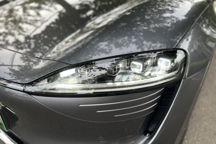 Used Hima Luxeed R7 2024 All-Electric 802 km Max
