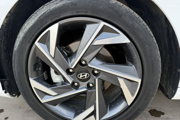 Used Hyundai Elantra 2023 1.5L CVT LUX Prestige Edition
