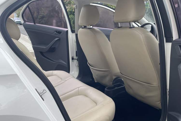 Used Volkswagen Jetta 2015 Value Edition 1.6L Manual Fashionable Style