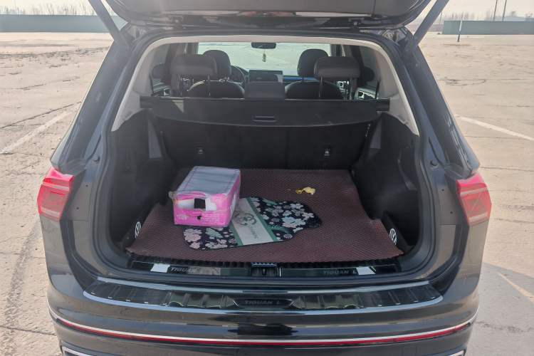 Used Volkswagen Tiguan L 2023 330TSI Automatic Two-Wheel Drive R-Line Enjoyment Edition
