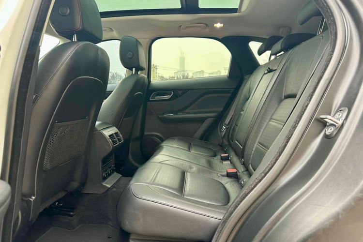 Used Jaguar F-PACE 2018 2.0T Two-Wheel Drive Urban Deluxe Edition
