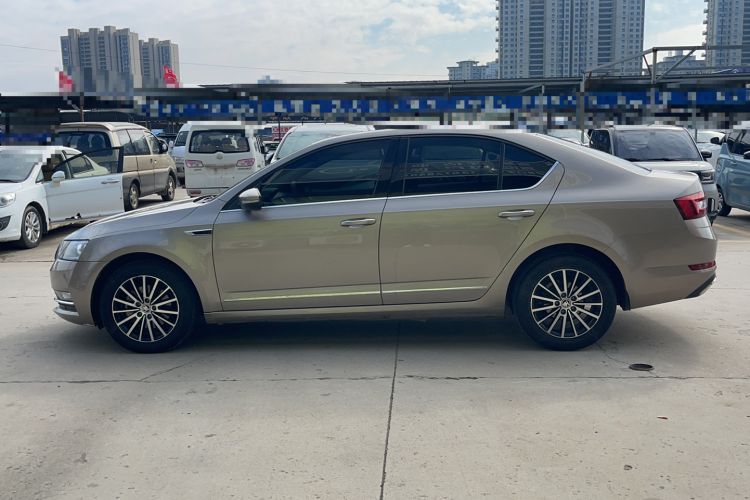 Used Skoda Octavia 2019 1.5L Automatic Smart Drive Luxury Edition China VI Standard