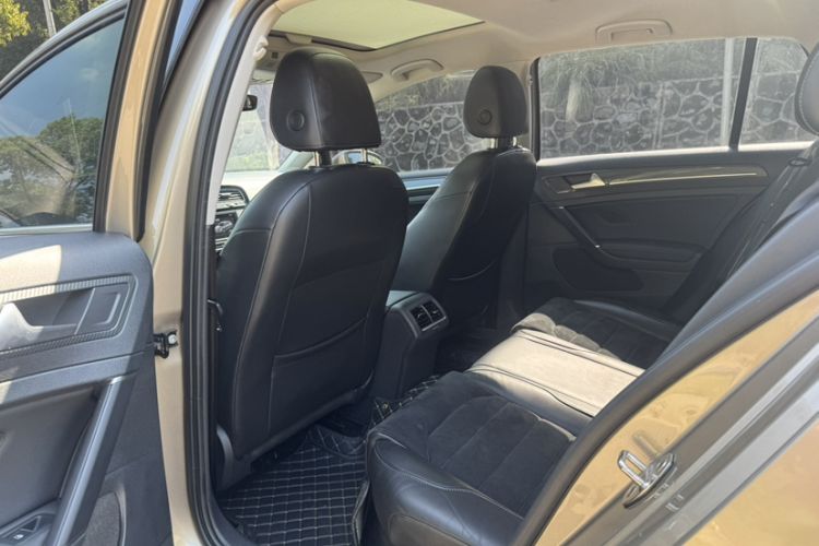 Used Volkswagen Golf 2018 230TSI Automatic Luxury Version
