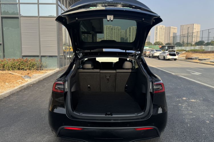 Used Tesla Model Y 2023 Rear-Wheel-Drive Version