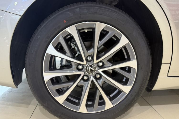 Used Lexus ES 2022 300h Excellence Edition
