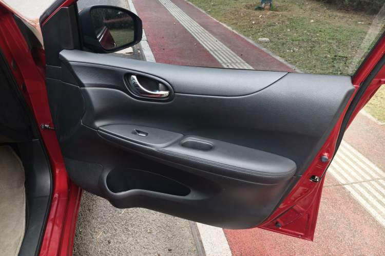 Used Nissan Tiida 2014 1.6L CVT Smart Model
