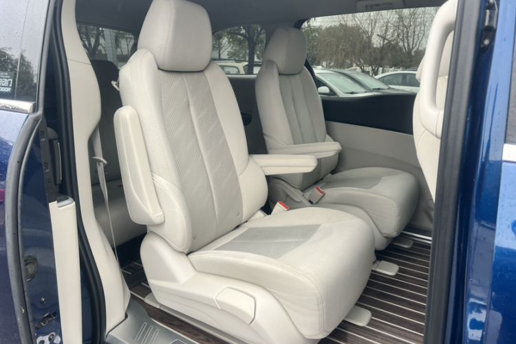 Used Buick GL8 2023 Land Executive Class Smart Enjoyment Model
