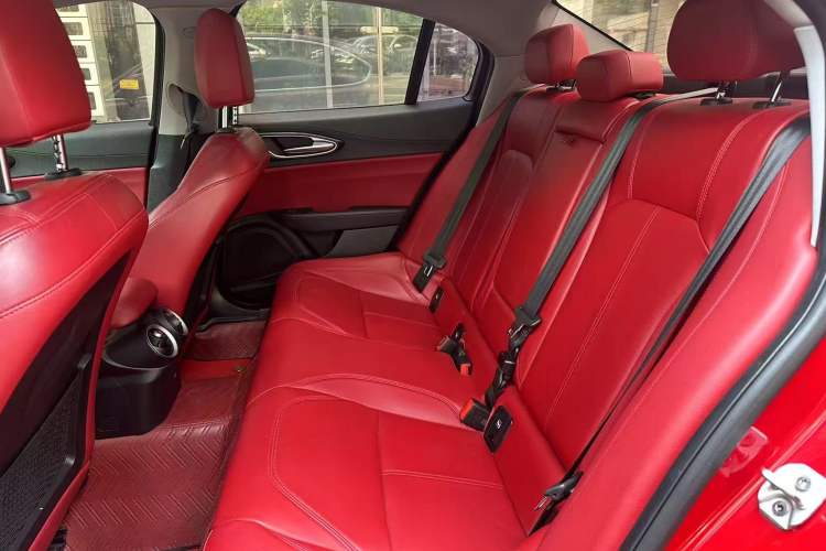 Used Alfa Romeo Giulia 2017 2.0T 200HP Luxury Edition
