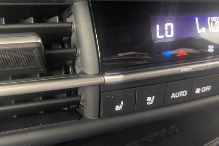 Used Toyota Sienna 2024 2.5L Hybrid Prestige Deluxe Edition
