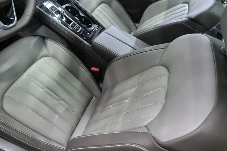 Used Volkswagen Viloran 2024 330TSI Luxury Edition
